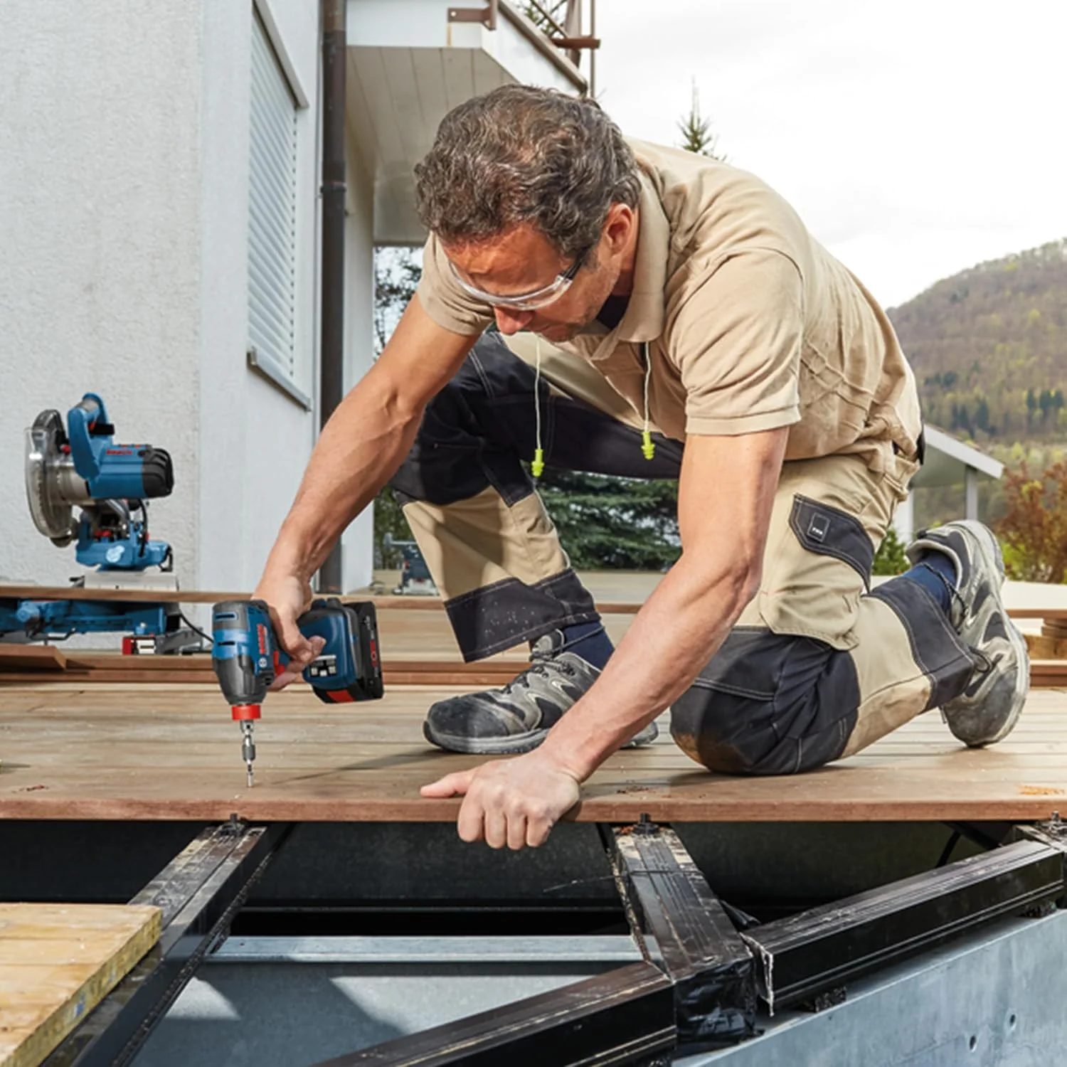 دریل پیچ گوشتی ضربه ای شارژی بوش Professional 18V System GDX 18V-210 C (حداکثر گشتاور 210 نیوتن متر، بدون باتری و شارژر، شامل 1 عدد ماژول بلوتوث کم مصرف GCY 42، در L-BOXX 136) دریل پیچ گوشتی ضربه ای شارژی بوش Professional 18V System GDX 18V-210 C (حداکثر گشتاور 210 نیوتن متر، بدون باتری و شارژر، شامل 1 عدد ماژول بلوتوث کم مصرف GCY 42، در L-BOXX 136)