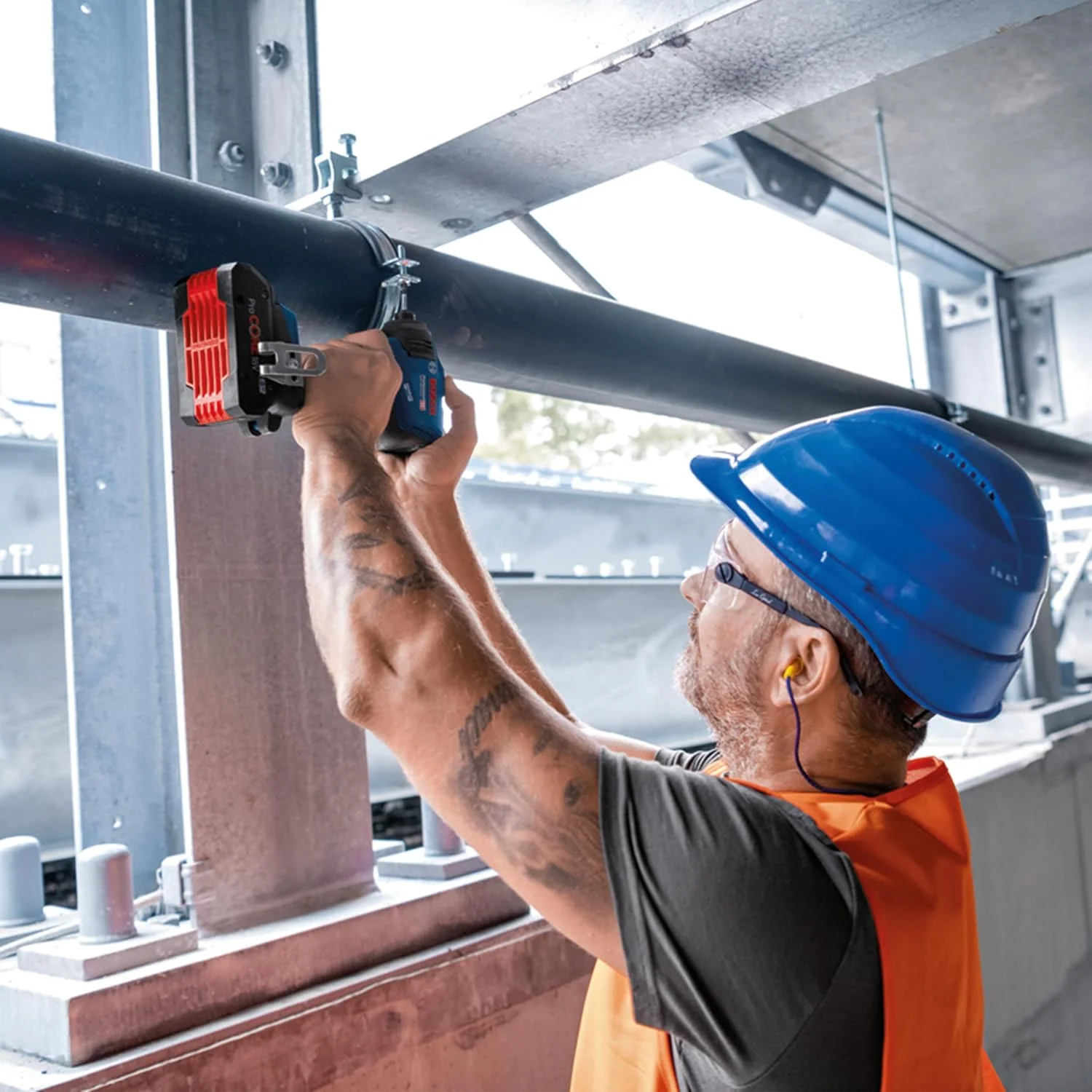 دریل پیچ گوشتی ضربه ای شارژی بوش Professional 18V System GDX 18V-210 C (حداکثر گشتاور 210 نیوتن متر، بدون باتری و شارژر، شامل 1 عدد ماژول بلوتوث کم مصرف GCY 42، در L-BOXX 136) دریل پیچ گوشتی ضربه ای شارژی بوش Professional 18V System GDX 18V-210 C (حداکثر گشتاور 210 نیوتن متر، بدون باتری و شارژر، شامل 1 عدد ماژول بلوتوث کم مصرف GCY 42، در L-BOXX 136)