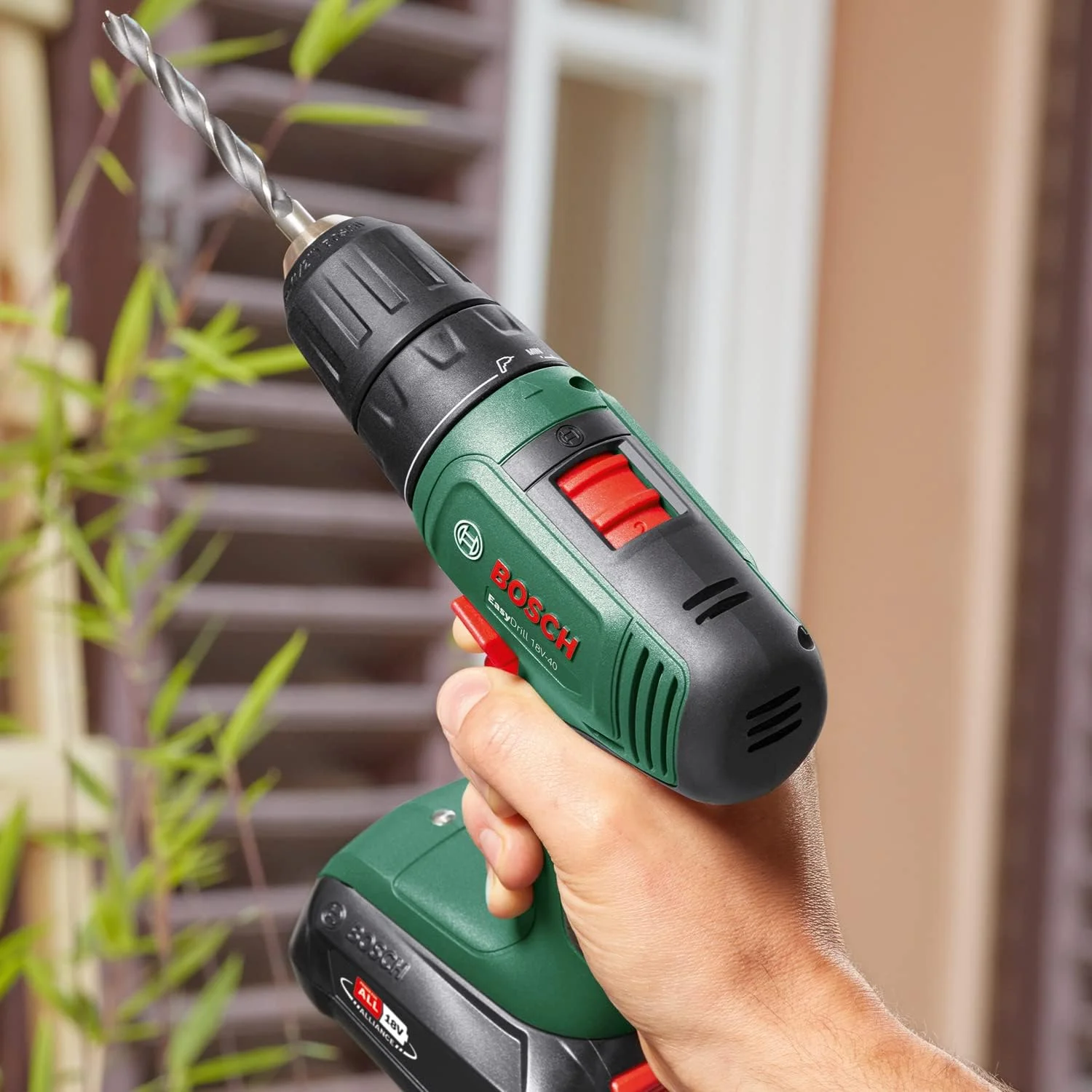 دریل پیچ گوشتی شارژی بوش مدل EasyDrill 18V-40 (بدون باتری، سیستم 18 ولت، در بسته بندی کارتنی) دریل پیچ گوشتی شارژی بوش مدل EasyDrill 18V-40 (بدون باتری، سیستم 18 ولت، در بسته بندی کارتنی)