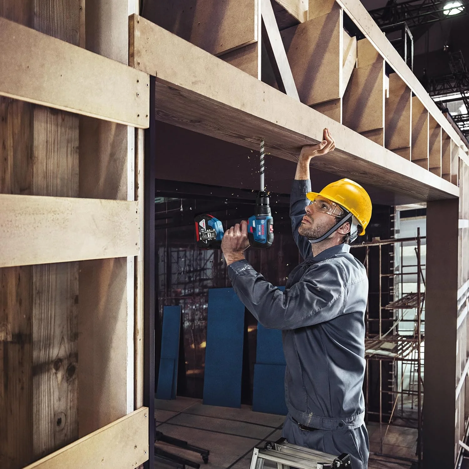 دریل شارژی بوش پروفشنال GSR 18V-55، 1800 دور در دقیقه، بدون کلید، 1 کیلوگرم، چند رنگ