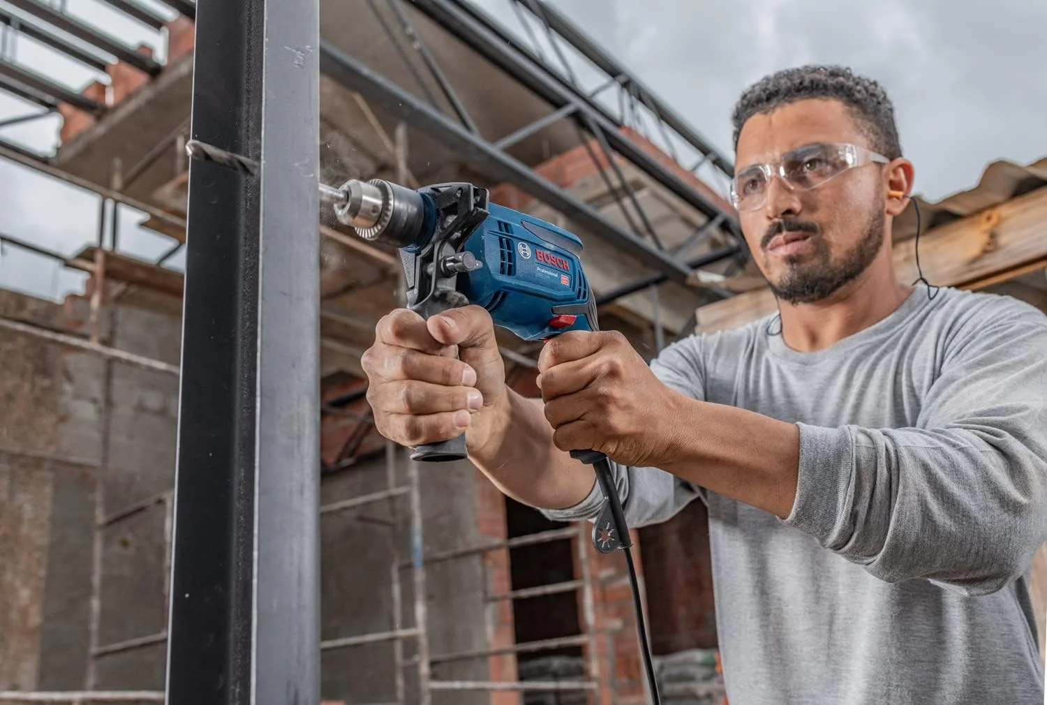 دریل چکشی بوش مدل GSB 13 RE PROFESSIONAL به همراه 100 قطعه لوازم جانبی