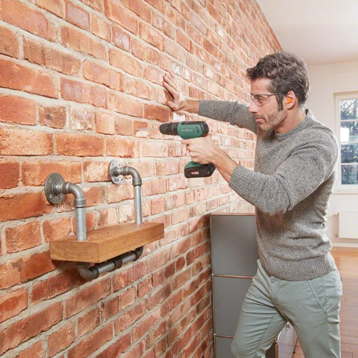 دریل چکشی شارژی بوش مدل Universalimpact 18 06039C8171 به همراه دو عدد باتری لیتیوم-یون 18 ولت دریل چکشی شارژی بوش مدل Universalimpact 18 06039C8171 به همراه دو عدد باتری لیتیوم-یون 18 ولت