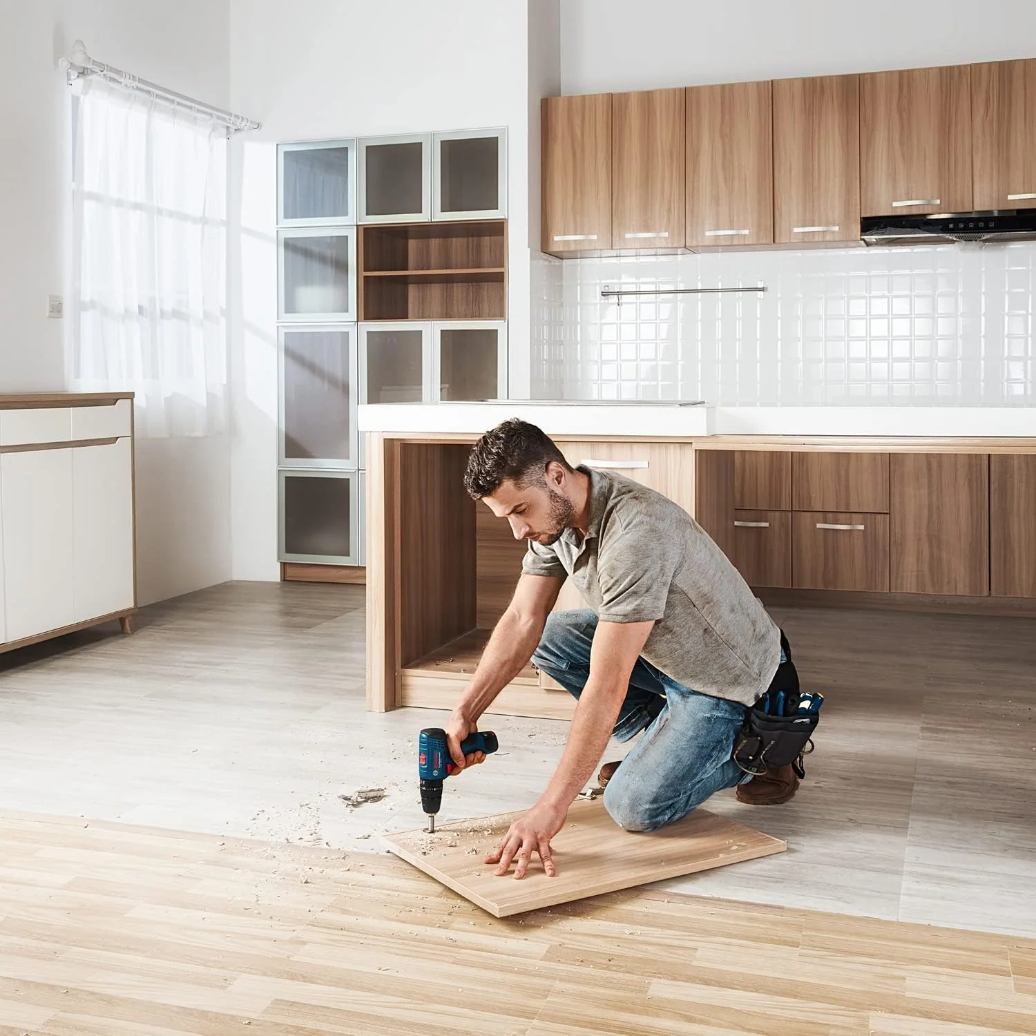 دریل چکشی شارژی بوش GSB 120-Li 2Ah Professional به همراه باتری، شارژر و مجموعه 23 عددی