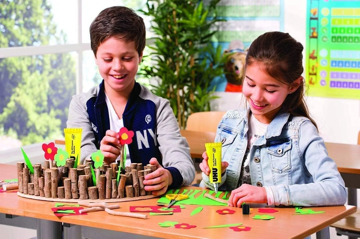 چسب همه کاره UHU، چسب جهانی تست شده و مطمئن برای تقریباً همه موارد چسباندن مانند صنایع دستی و تعمیرات، تیوب، 35 میلی لیتر، شفاف - بسته 10 عددی چسب همه کاره UHU، چسب جهانی تست شده و مطمئن برای تقریباً همه موارد چسباندن مانند صنایع دستی و تعمیرات، تیوب، 35 میلی لیتر، شفاف - بسته 10 عددی