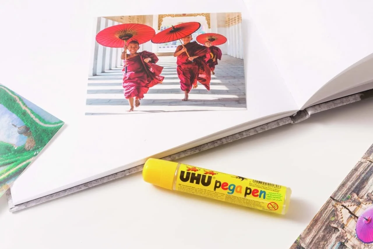 چسب ماتیکی 21 گرمی UHU بسته 5 عددی + قلم چسب UHU 50 میلی لیتری بسته 1 عددی، چسب های ماتیکی و قلم چسب مایع قوی، سریع و پایدار چسب ماتیکی 21 گرمی UHU بسته 5 عددی + قلم چسب UHU 50 میلی لیتری بسته 1 عددی، چسب های ماتیکی و قلم چسب مایع قوی، سریع و پایدار
