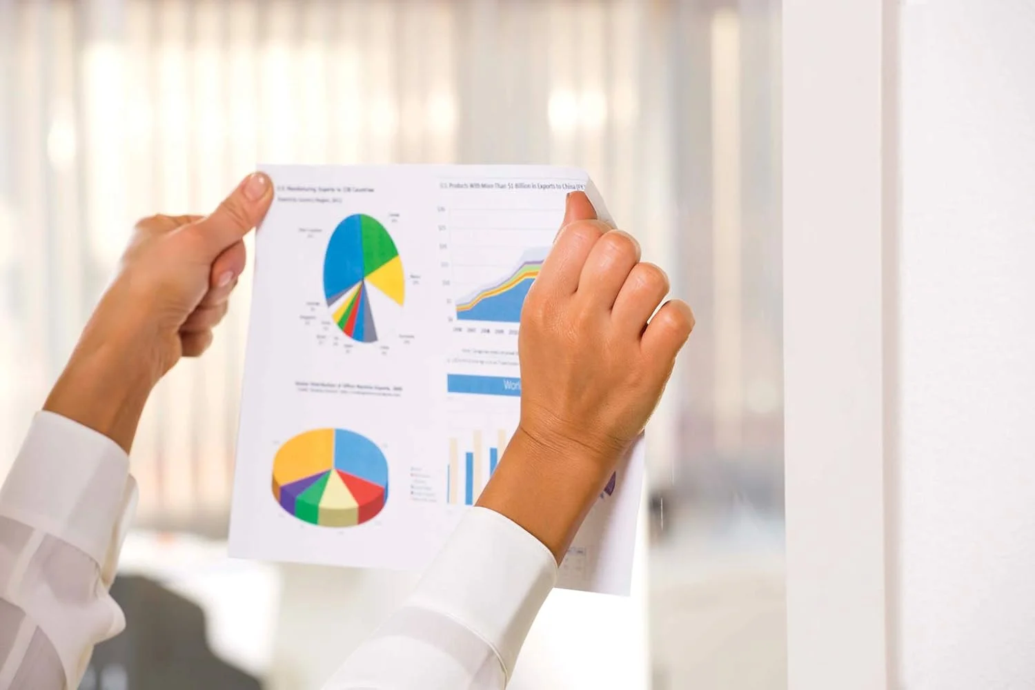 چسب پد دو طرفه شفاف UHU PATAFIX، برای نصب آسان و تمیز عکس ها، نقاشی ها، کارت پستال ها، پوسترها، برچسب های پنجره و موارد دیگر