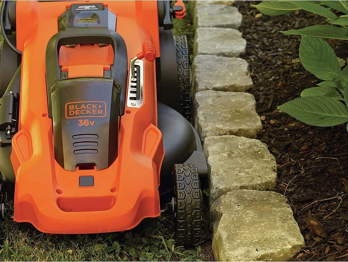 چمن زن شارژی بلک اند دکر مدل CLMA4820L2-GB با 2 عدد باتری 2 آمپر