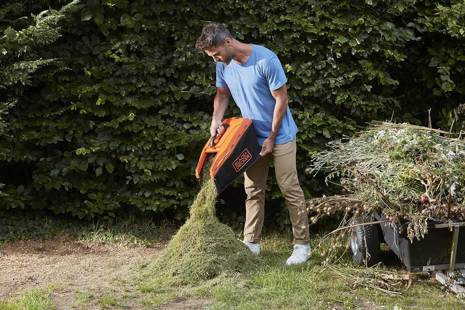 چمن زن برقی BLACK+DECKER BCMW3318L2 با 2 باتری و شارژر (کارکرد با 2 عدد باتری 18 ولت، 2.5 آمپر ساعت، عرض برش 33 سانتی متر، برای باغ های کوچک، تنظیم ارتفاع 5 حالته) چمن زن برقی BLACK+DECKER BCMW3318L2 با 2 باتری و شارژر (کارکرد با 2 عدد باتری 18 ولت، 2.5 آمپر ساعت، عرض برش 33 سانتی متر، برای باغ های کوچک، تنظیم ارتفاع 5 حالته)