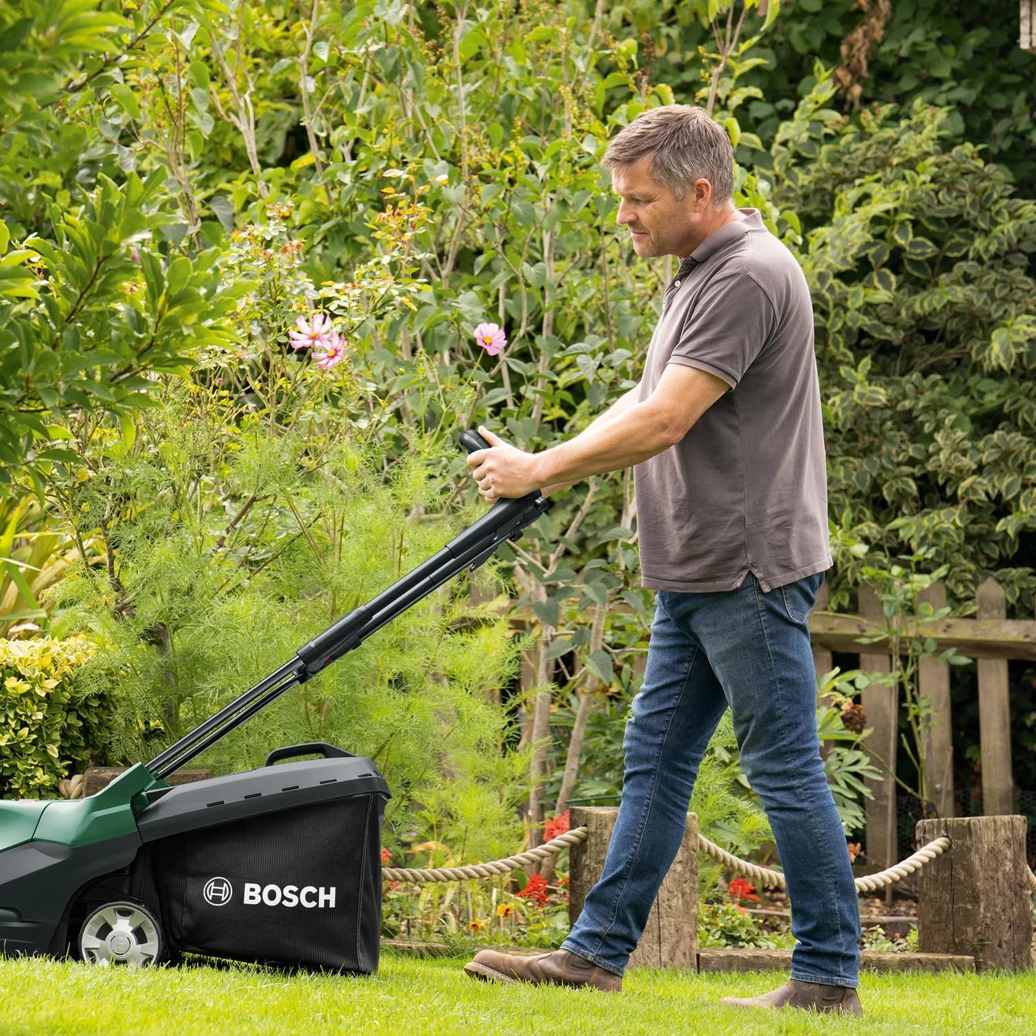 چمن زن شارژی قدرتمند بوش مدل AdvancedRotak 36V-44-750 (برای چمن زنی؛ سیستم 36 ولت؛ عرض برش: 44 سانتی متر؛ بدون باتری)