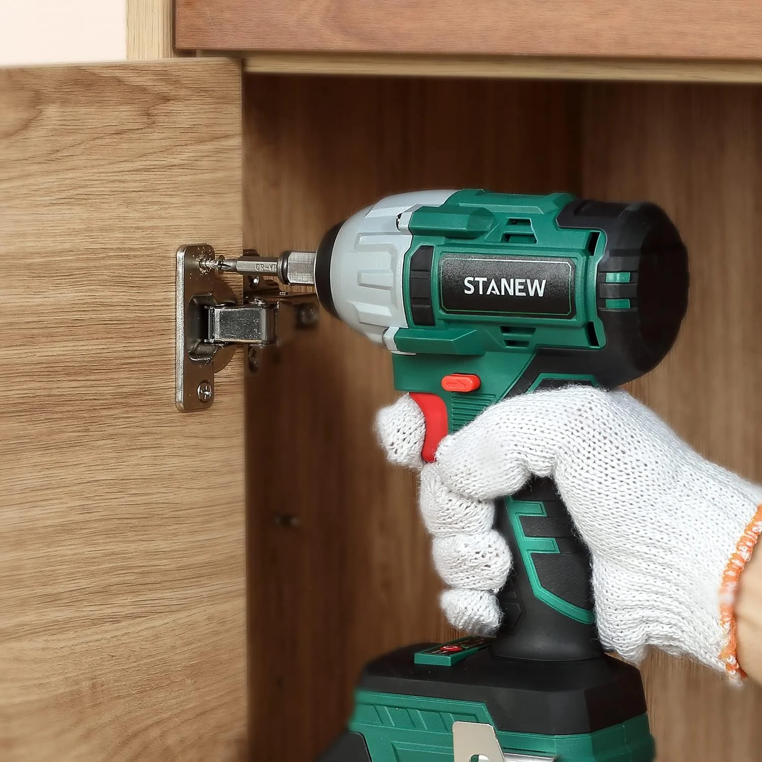 آچار بکس ضربه ای شارژی براشلس 320 نیوتن متری STANEW 20 ولت، آچار مهره برقی ضربه ای با دو عدد باتری 3.0 آمپر ساعت، گشتاور قابل تنظیم، جعبه با 49 قطعه لوازم جانبی