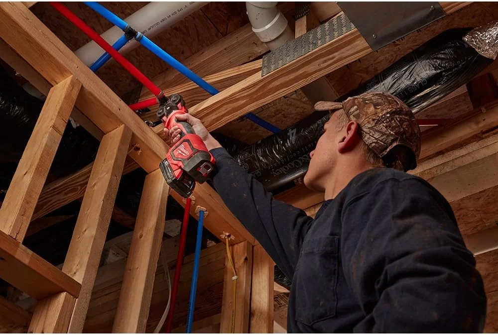 کیت ابزار پرس لوله کوتاه Milwaukee 2674-22C M18 به همراه فک های پرس PEX کیت ابزار پرس لوله کوتاه Milwaukee 2674-22C M18 به همراه فک های پرس PEX