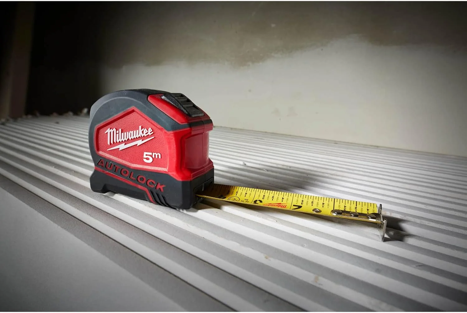 متر نواری اتوماتیک قفل میلواکی 4932464665، 5 متری/16 فوتی (عرض 25 میلی متر)