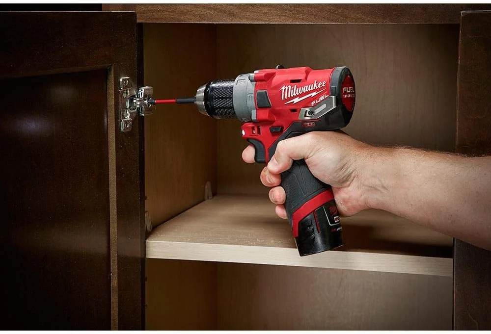 کیت دریل چکشی/پیچ گوشتی شارژی 1/2 اینچی براشلس لیتیوم-یونی M12 FUEL CP میلواکی 2504-21 (2 آمپر ساعت)