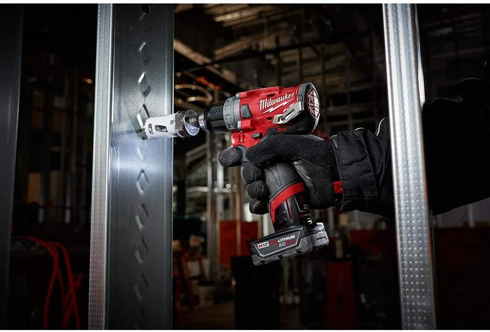 کیت دریل چکشی/پیچ گوشتی شارژی 1/2 اینچی براشلس لیتیوم-یونی M12 FUEL CP میلواکی 2504-21 (2 آمپر ساعت)