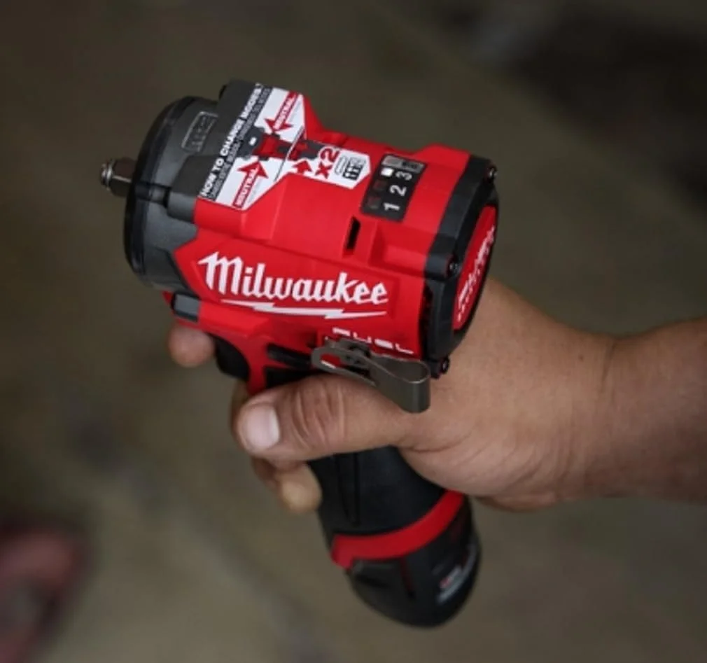 آچار بکس ضربه ای Milwaukee M12 FUEL Stubby با درایو 1/2 اینچ (فقط ابزار)