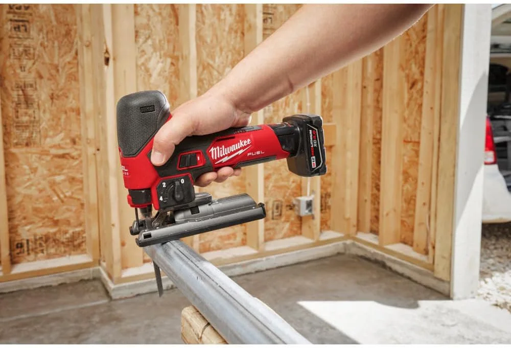 اره عمود بر شارژی Milwaukee Electric - M12 FUEL اره عمود بر شارژی Milwaukee Electric - M12 FUEL