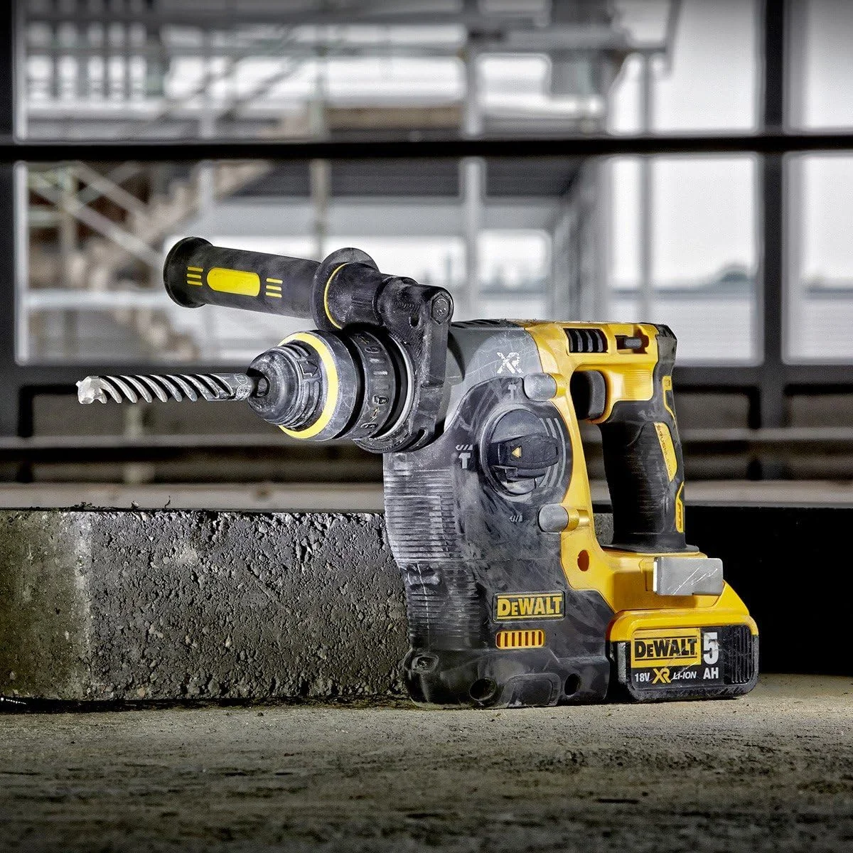 چکش تخریب بتن SDS-Plus براشلس 18 ولت Dewalt، زرد/مشکی، مدل Dch273P2-Gb چکش تخریب بتن SDS-Plus براشلس 18 ولت Dewalt، زرد/مشکی، مدل Dch273P2-Gb