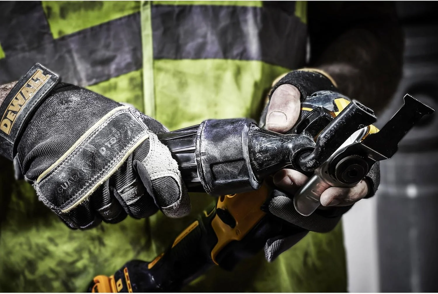 ابزار چندکاره نوسانی شارژی 18 ولت DEWALT DCS355N-XJ، موتور براشلس، سایز بزرگ ابزار چندکاره نوسانی شارژی 18 ولت DEWALT DCS355N-XJ، موتور براشلس، سایز بزرگ