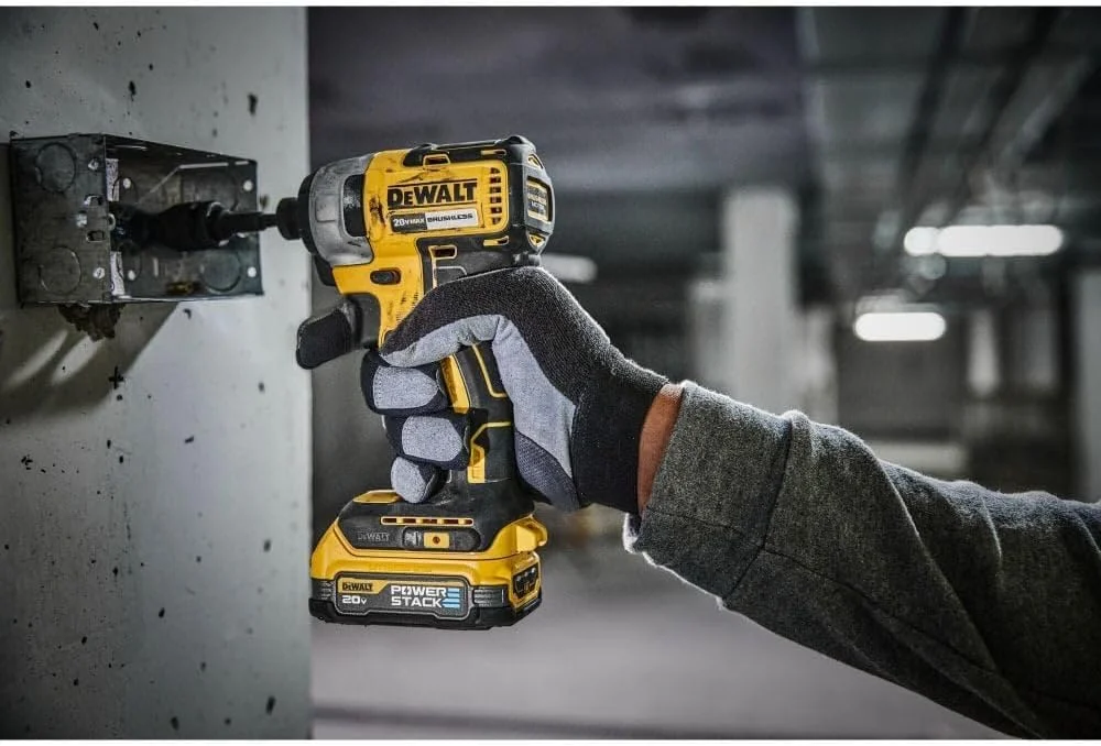 دریل پیچ گوشتی ضربه ای 20 ولت مکس DEWALT، 1/4 اینچ، بی سیم، به همراه باتری و شارژر (DCF787E1) دریل پیچ گوشتی ضربه ای 20 ولت مکس DEWALT، 1/4 اینچ، بی سیم، به همراه باتری و شارژر (DCF787E1)