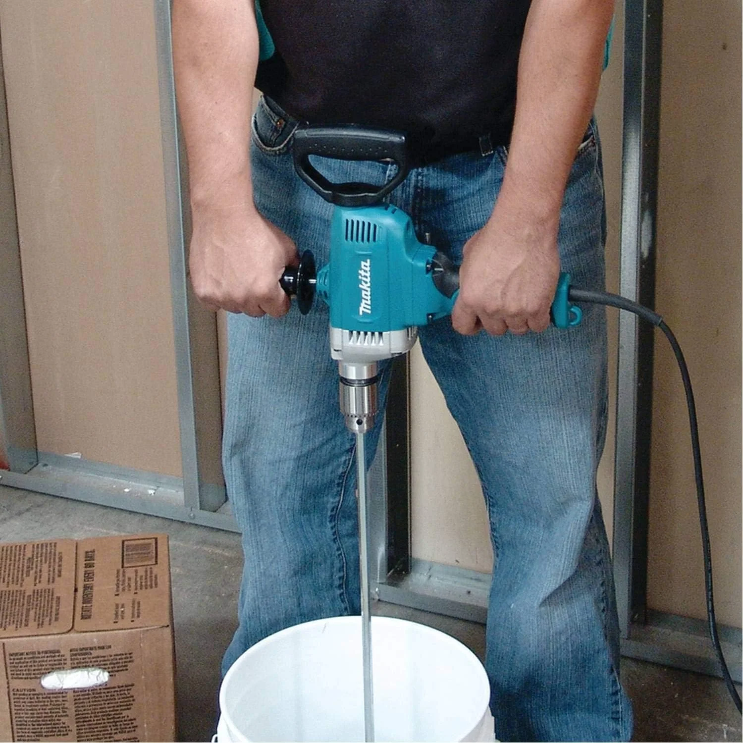 دریل دسته بیل ماکیتا DS4011 با اندازه 1/2 اینچ دریل دسته بیل ماکیتا DS4011 با اندازه 1/2 اینچ