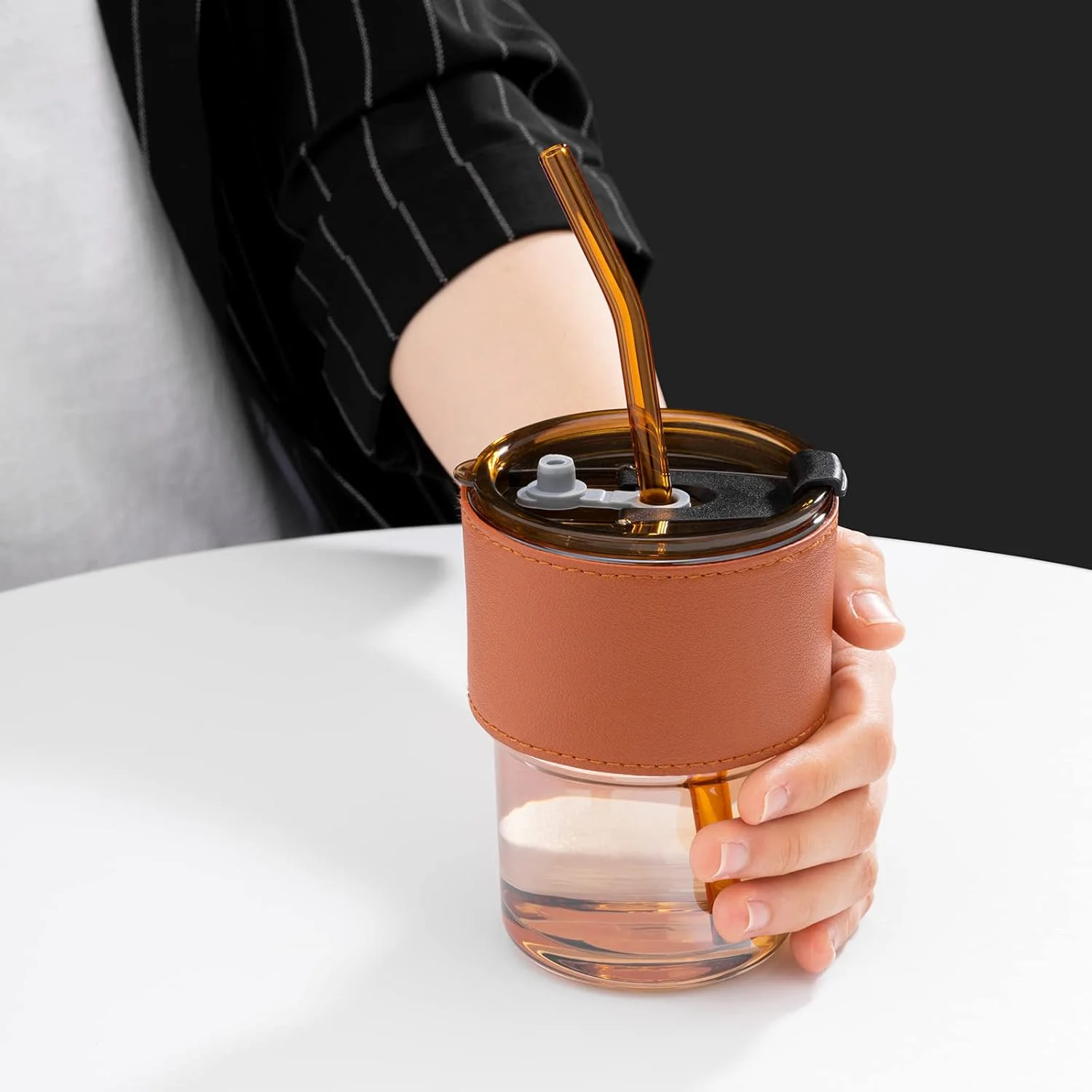لیوان شیشه ای آبی پولار، مناسب برای آب، ماگ قهوه شیشه ای با نی و درب، فنجان چای سرد شیشه ای عایق با دیواره ضخیم به همراه محافظ (کهربایی) لیوان شیشه ای آبی پولار، مناسب برای آب، ماگ قهوه شیشه ای با نی و درب، فنجان چای سرد شیشه ای عایق با دیواره ضخیم به همراه محافظ (کهربایی)