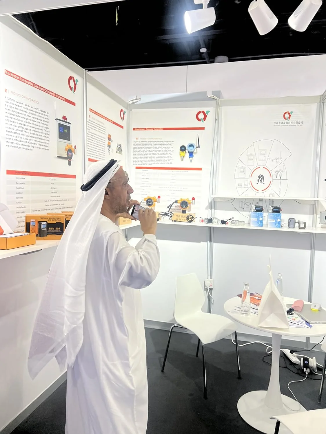 آشکارساز نشت گاز LPG، آشکارساز گاز طبیعی با آلارم صوتی و تصویری. گاز یاب قابل حمل برای یافتن منابع نشت گازهای قابل احتراق مانند متان، پروپان برای خانه (شامل 2 عدد باتری) مشکی آشکارساز نشت گاز LPG، آشکارساز گاز طبیعی با آلارم صوتی و تصویری. گاز یاب قابل حمل برای یافتن منابع نشت گازهای قابل احتراق مانند متان، پروپان برای خانه (شامل 2 عدد باتری) مشکی