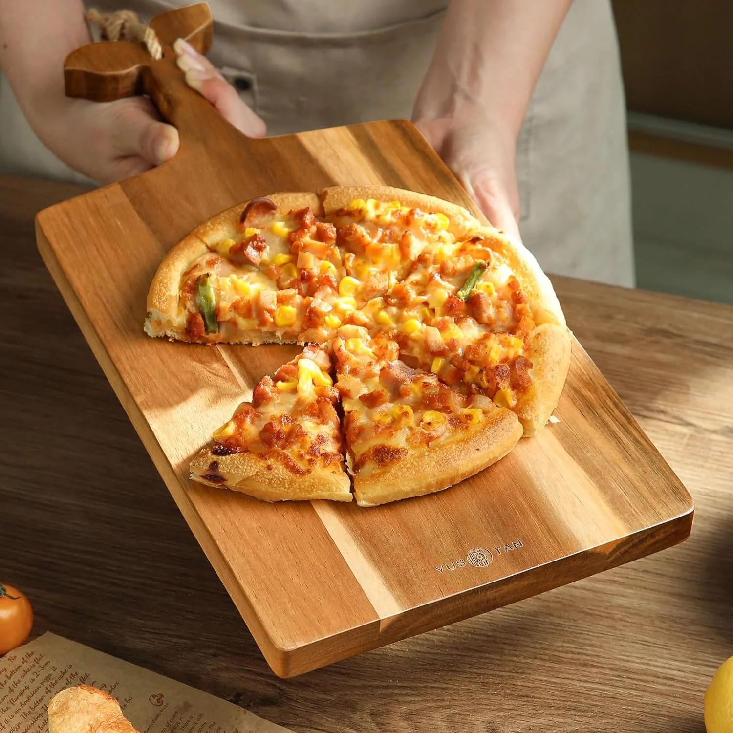 تخته برش چوبی آکاسیا یوسوتان با دسته، 35.5 در 17.7 سانتی متر، تخته سرو پنیر، تخته پارویی، تخته خردکن چند منظوره، تخته سرو چوبی تزئینی برای پیتزا، پنیر، گوشت، میوه، نان و پخت