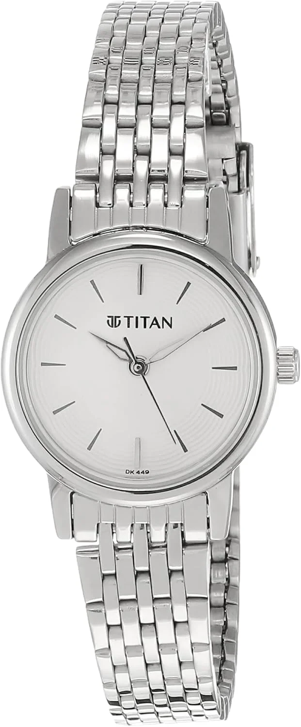 ساعت مچی آنالوگ زنانه تایتان کارিশما با صفحه گرد سفید و بند فلزی نقره ای مدل 2593SM04