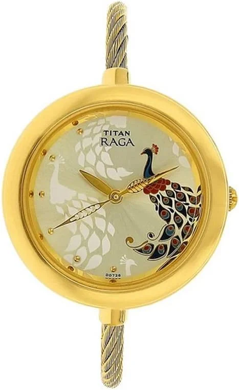 ساعت مچی آنالوگ زنانه تایتان راگا با صفحه گرد شامپاین و بند استیل ضد زنگ طلایی - 2532YM01