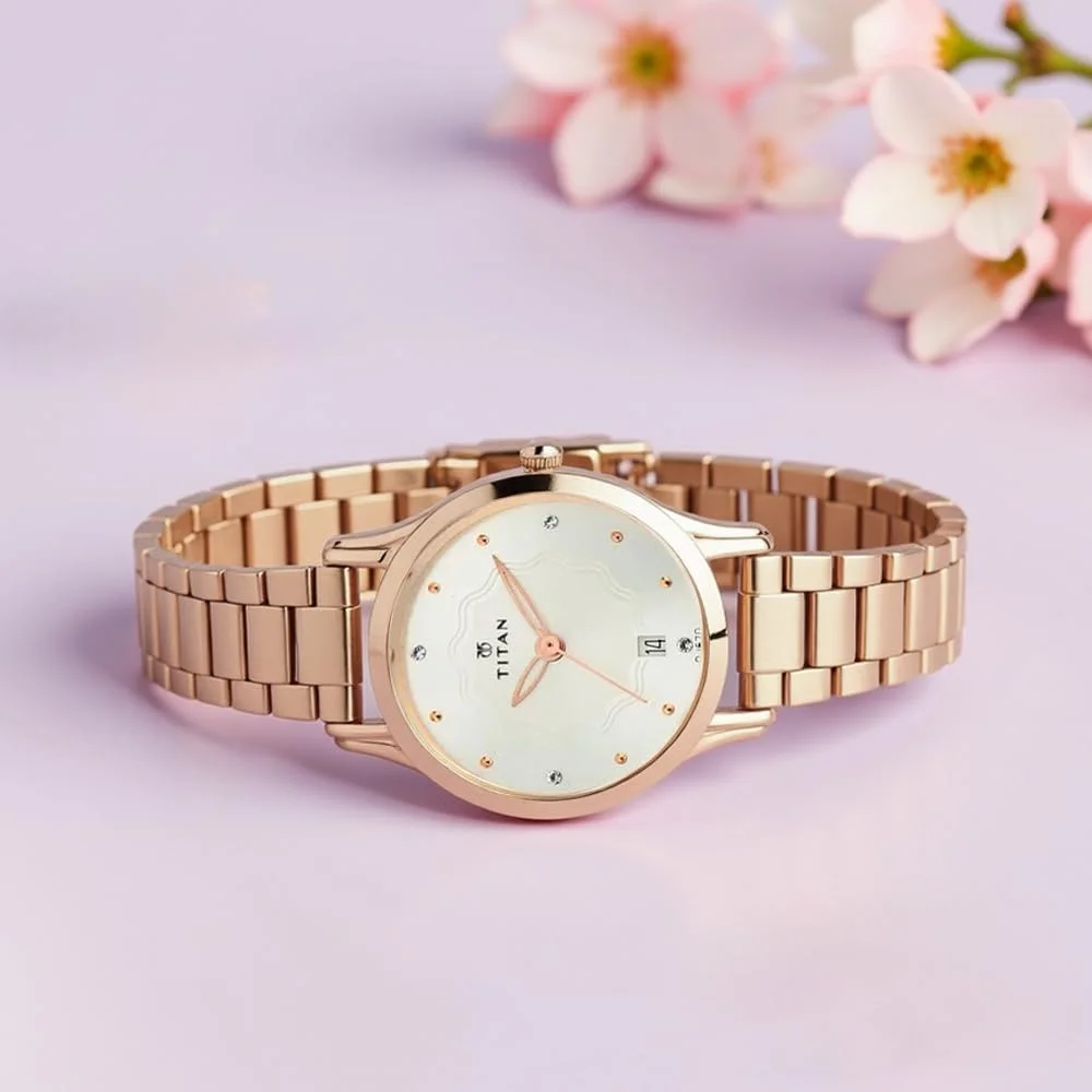 ساعت مچی زنانه تایتان کارিশما مدل آنالوگ با صفحه نقره ای-2628WM01 ساعت مچی زنانه تایتان کارিশما مدل آنالوگ با صفحه نقره ای-2628WM01