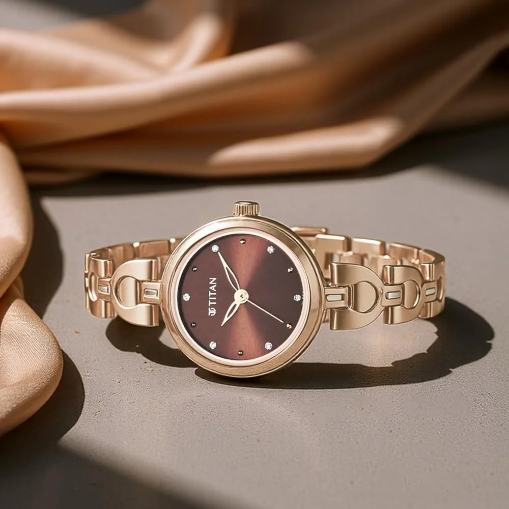 ساعت مچی آنالوگ گرد زنانه تایتان کارিশما