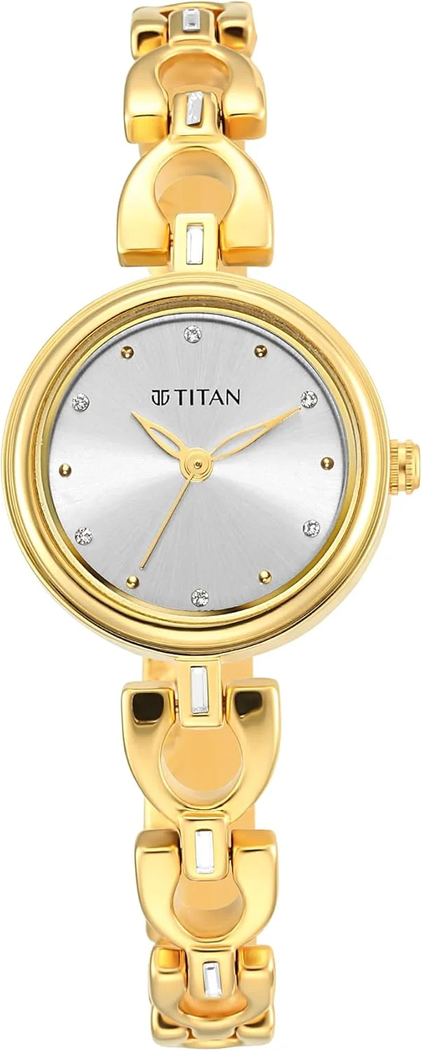 ساعت مچی آنالوگ زنانه تایتان کارিশما با صفحه گرد نقره ای و بند فلزی طلایی مدل 2601YM04