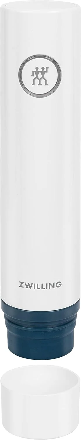 ست استارتر 8 تکه وکیوم Zwilling Fresh & Save La Mer. پمپ + ظروف پلاستیکی قابل انباشت: قابل استفاده در مایکروویو و ماشین ظرفشویی + کیسه های وکیوم: قابل استفاده در فریزر، مقاوم در برابر حرارت و قابل استفاده در مایکروویو. ست استارتر 8 تکه وکیوم Zwilling Fresh & Save La Mer. پمپ + ظروف پلاستیکی قابل انباشت: قابل استفاده در مایکروویو و ماشین ظرفشویی + کیسه های وکیوم: قابل استفاده در فریزر، مقاوم در برابر حرارت و قابل استفاده در مایکروویو.