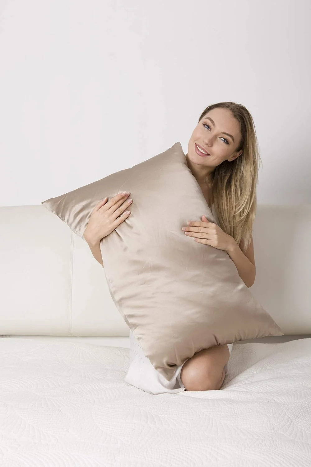 ست هدیه روبالشی ابریشمی لوکس BlueHills - روبالشی ابریشمی 100% خالص توت طبیعی نرم دو طرفه، بسته 2 عددی برای مو و پوست و جعبه هدیه ماسک چشم ابریشمی خالص، ست 3 تکه، رنگ Taupe، سایز King K023 ست هدیه روبالشی ابریشمی لوکس BlueHills - روبالشی ابریشمی 100% خالص توت طبیعی نرم دو طرفه، بسته 2 عددی برای مو و پوست و جعبه هدیه ماسک چشم ابریشمی خالص، ست 3 تکه، رنگ Taupe، سایز King K023