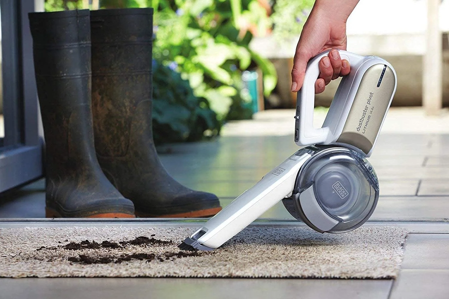 جاروبرقی دستی شارژی BLACK+DECKER، 14.4 ولت 1.5 آمپر ساعت لیتیوم-یون، 27.5 وات هوا، نازل چرخشی، جاروبرقی شارژی جمع و جور، ایده آل برای خانه و ماشین، ذخیره سازی آسان، شامپاین/سفید - PV1420L-B5 جاروبرقی دستی شارژی BLACK+DECKER، 14.4 ولت 1.5 آمپر ساعت لیتیوم-یون، 27.5 وات هوا، نازل چرخشی، جاروبرقی شارژی جمع و جور، ایده آل برای خانه و ماشین، ذخیره سازی آسان، شامپاین/سفید - PV1420L-B5