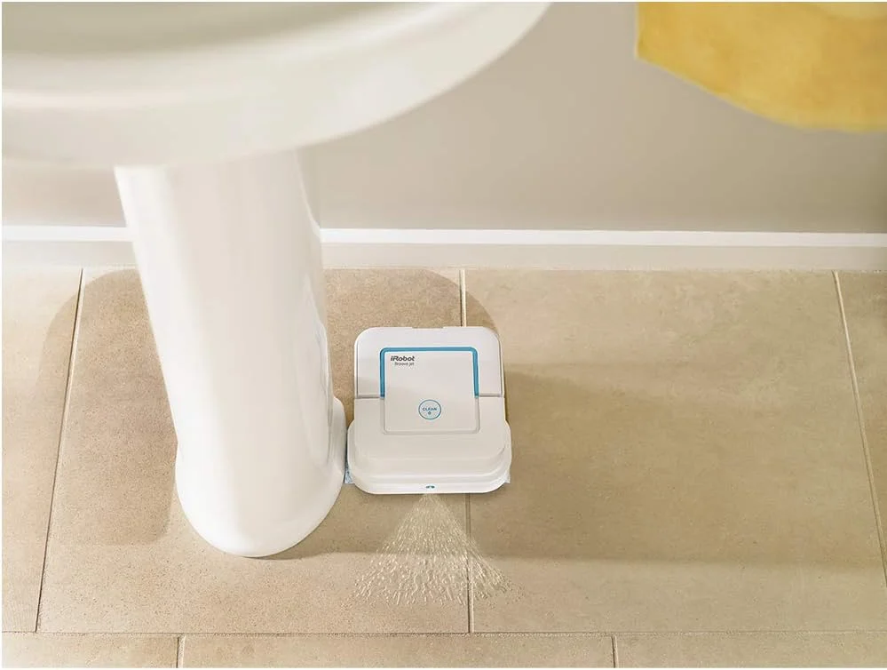 iRobot Braava Jet 240، تی شوی رباتیک با اسپری آب، 3 در 1: تمیز کردن خشک، مرطوب و خیس، بهترین برای حمام و آشپزخانه. iRobot Braava Jet 240، تی شوی رباتیک با اسپری آب، 3 در 1: تمیز کردن خشک، مرطوب و خیس، بهترین برای حمام و آشپزخانه.
