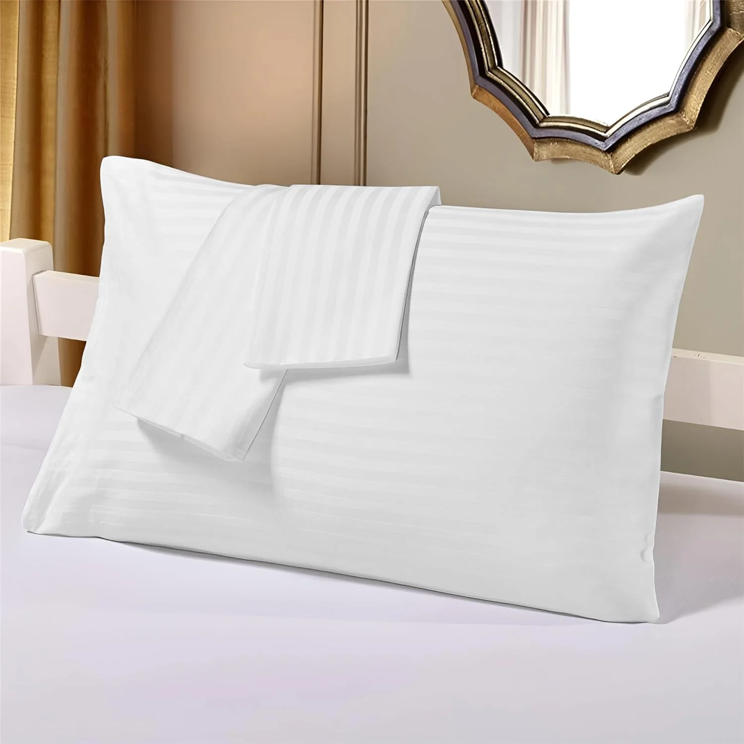 ست دو عددی روبالشتی استاندارد هتل لینن کلاب - ساتن 250TC پنبه 100% لوکس با طرح راه راه ظریف 1 سانتی متری، سایز: 50 × 75 سانتی متر، سفید شفاف برای لمسی از ظرافت در اتاق خواب شما