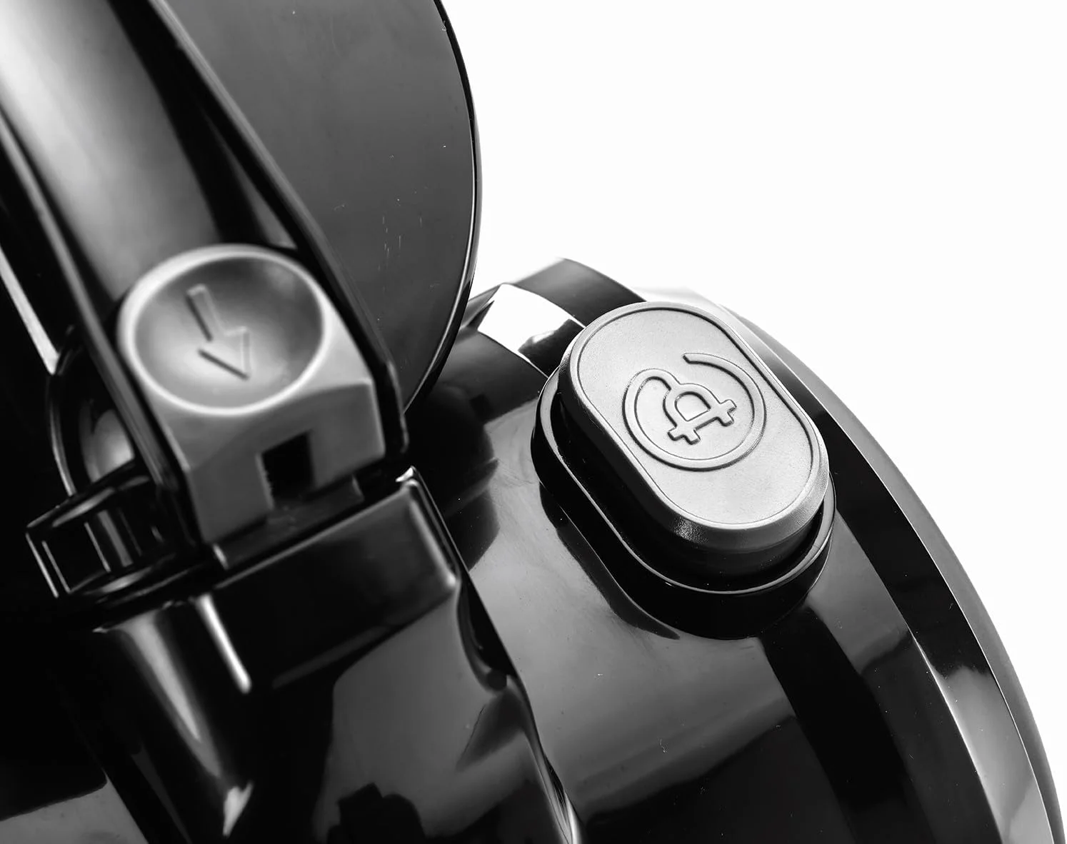 جاروبرقی بدون کیسه چند چرخهای بلک اند دکر، 1480 وات، ظرفیت 1.8 لیتر، فیلتراسیون 6 مرحلهای، سرعت متغیر، 143 وات هوا، کابل 5 متری، شامل برسها، قدرتمند و کارآمد، مشکی - VM1480-B5 جاروبرقی بدون کیسه چند چرخهای بلک اند دکر، 1480 وات، ظرفیت 1.8 لیتر، فیلتراسیون 6 مرحلهای، سرعت متغیر، 143 وات هوا، کابل 5 متری، شامل برسها، قدرتمند و کارآمد، مشکی - VM1480-B5