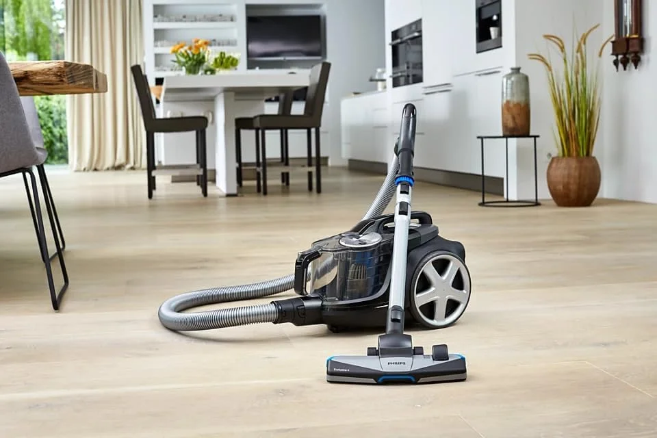 جاروبرقی بدون کیسه فیلیپس Powerpro Expert، مشکی عمیق Fc9732/61: 2100 وات، قدرت مکش 420 وات، Powercyclone 8، ظرفیت گرد و غبار 2 لیتر، فیلتر ضد آلرژی، نازل Triactive+، ابزار شکاف، قفل فعال جاروبرقی بدون کیسه فیلیپس Powerpro Expert، مشکی عمیق Fc9732/61: 2100 وات، قدرت مکش 420 وات، Powercyclone 8، ظرفیت گرد و غبار 2 لیتر، فیلتر ضد آلرژی، نازل Triactive+، ابزار شکاف، قفل فعال