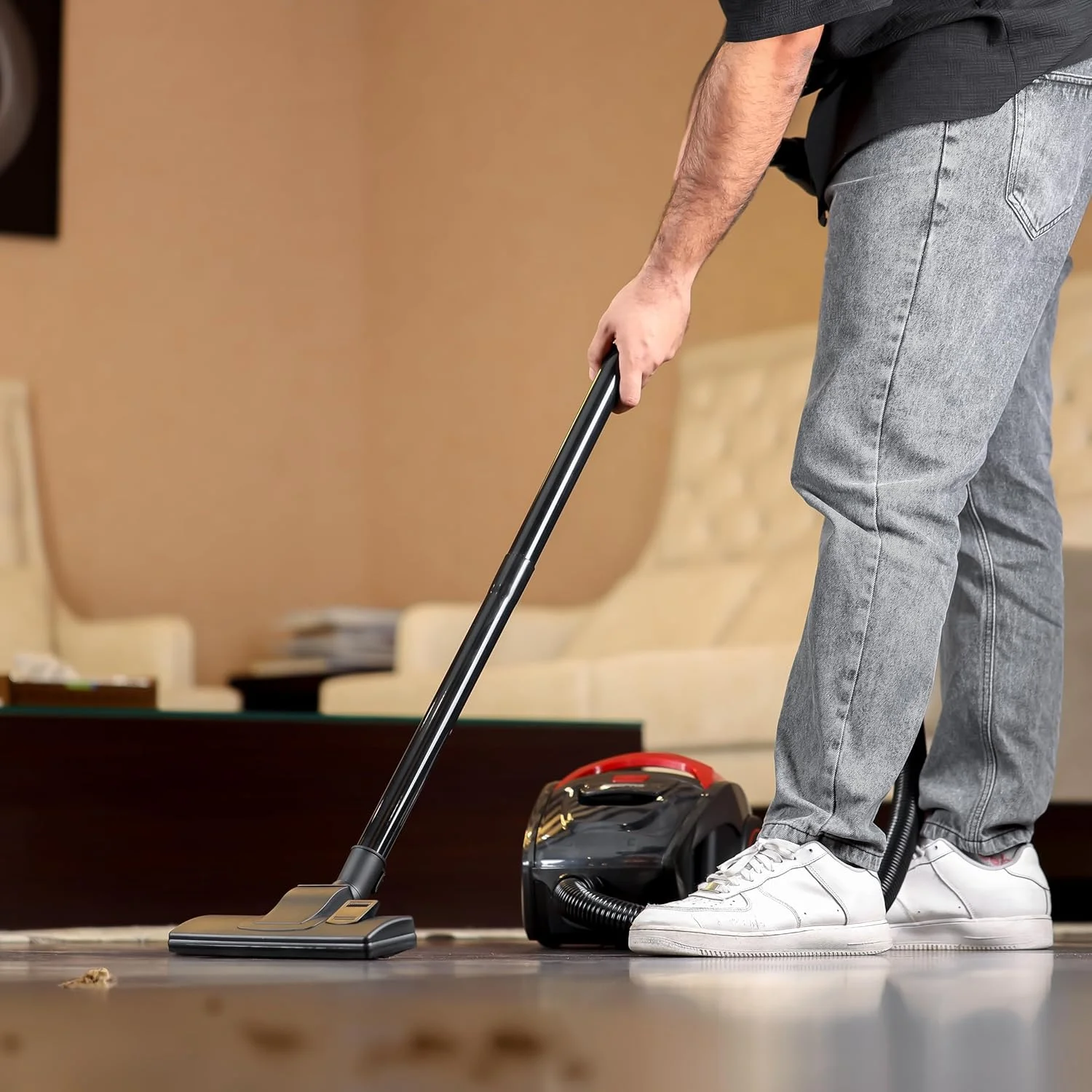 جاروبرقی سایکلونیک Geepas - جاروبرقی سایکلونیک 1400 وات - GVC19024 / ظرفیت کیسه گرد و غبار 1.5 لیتری، عملکرد کم صدا، عملکرد جمع کننده خودکار سیم، برس کف - قرمز و مشکی