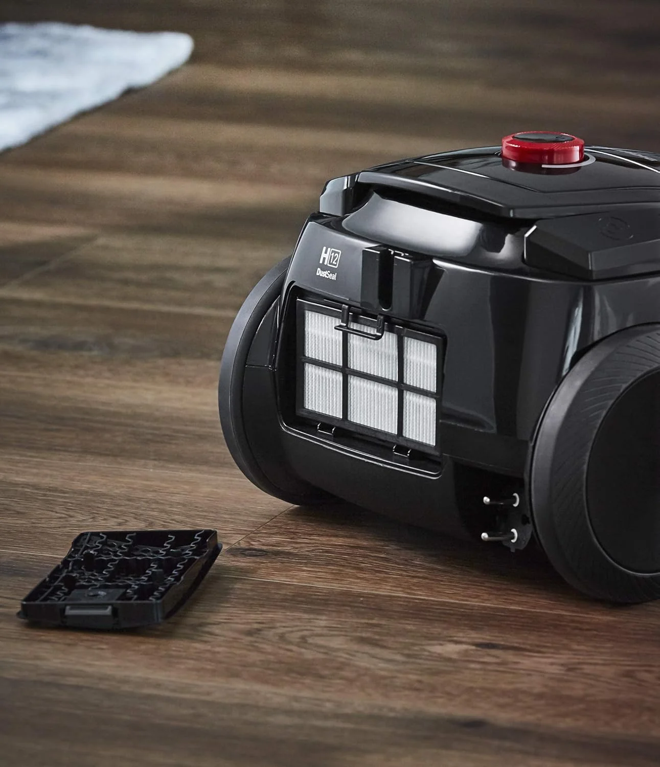 جاروبرقی کیسه ای گروندینگ مدل VCC 3850 A با توان 800 وات و ظرفیت 2.1 لیتر، جنس لوله: کروم، مشکی/قرمز