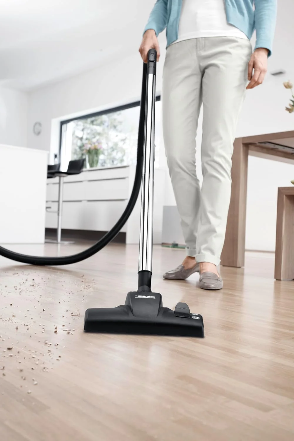 جاروبرقی کارچر VC 2 - جاروبرقی کیسه ای استوانه ای جمع و جور برای خانه ها، قدرتمند و آسان برای استفاده