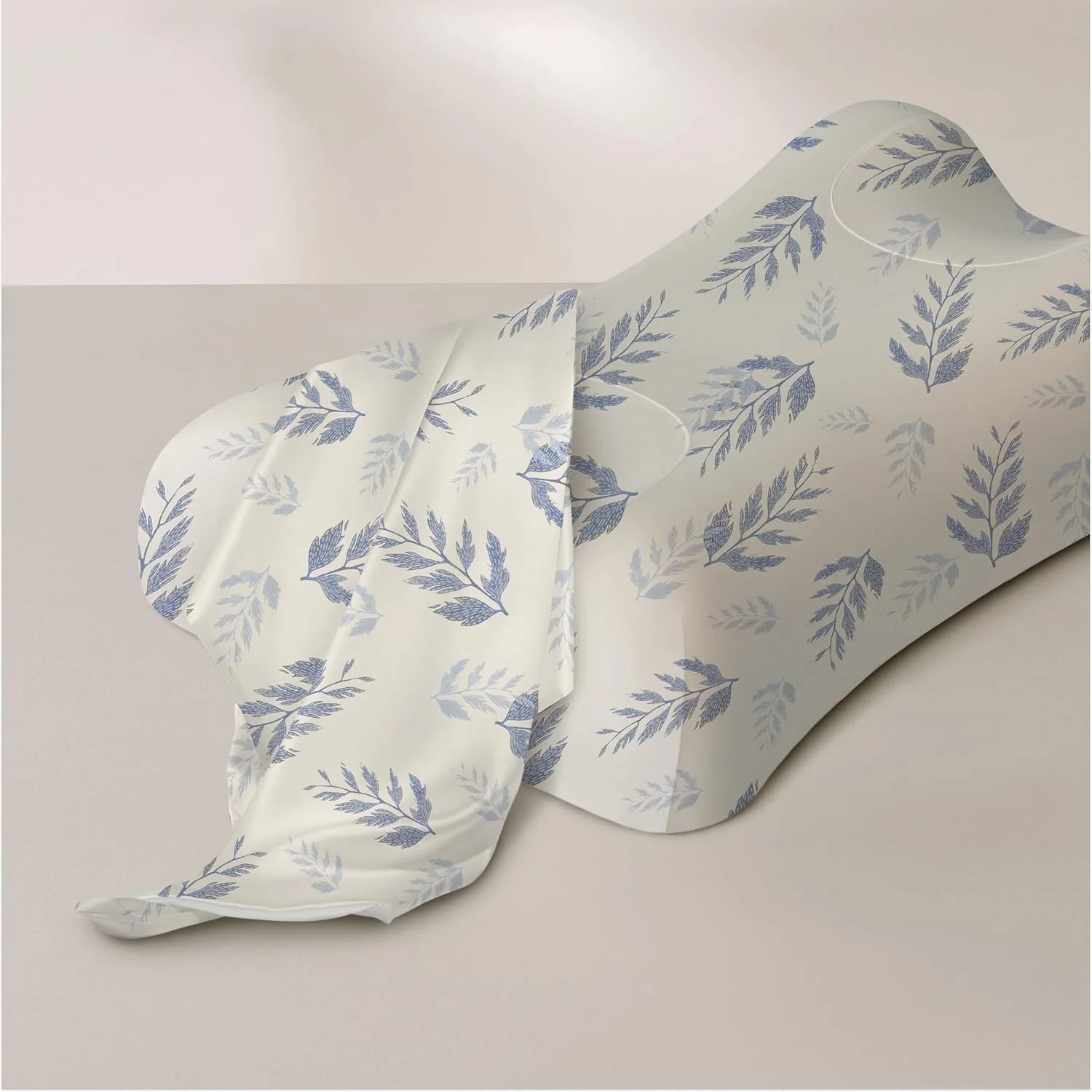 روبالشی ابریشمی طبیعی Sleep & Glow Omnia برای مو و پوست، مناسب شکل منحصر به فرد بالش Sleep&Glow Omnia – ابریشم توت 19 میلی متری درجه 6A (Moon Fern)