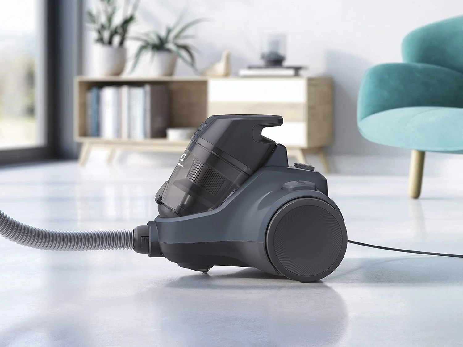 جاروبرقی کیسه ای بدون کیسه الکترولوکس 2000 وات، سیستم فیلتراسیون 4 مرحله ای و فیلتر قابل شستشو، ظرفیت گرد و غبار 1.8 لیتری، تخلیه آسان، قدرتمند و کارآمد برای موی حیوانات خانگی، فرش و کف های سخت، EC412DB جاروبرقی کیسه ای بدون کیسه الکترولوکس 2000 وات، سیستم فیلتراسیون 4 مرحله ای و فیلتر قابل شستشو، ظرفیت گرد و غبار 1.8 لیتری، تخلیه آسان، قدرتمند و کارآمد برای موی حیوانات خانگی، فرش و کف های سخت، EC412DB