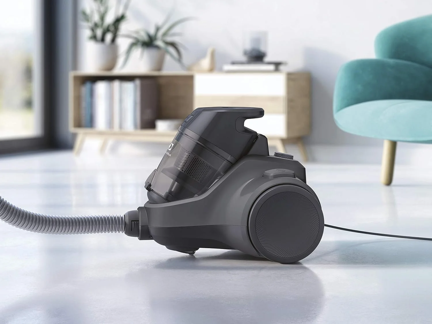 جاروبرقی الکترولوکس EC41-4T