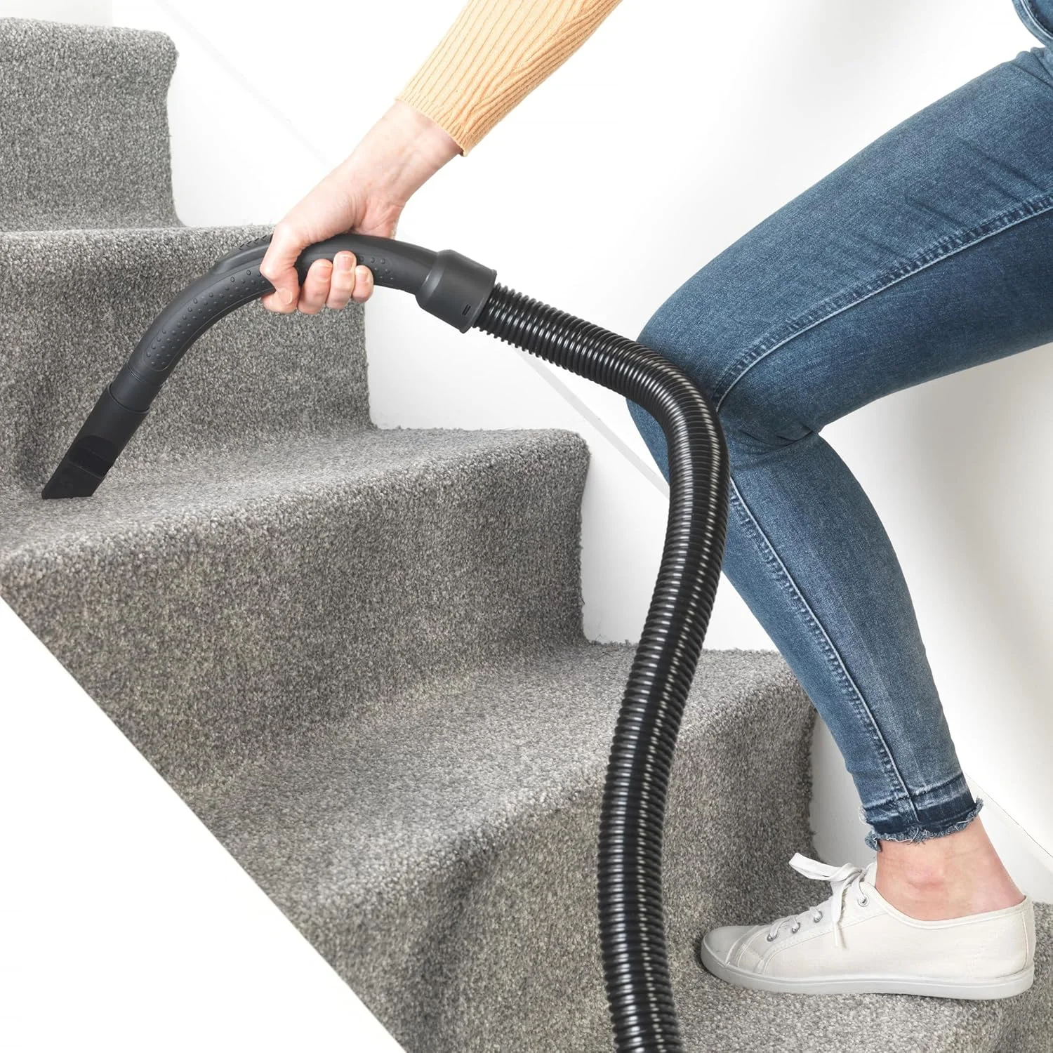 جاروبرقی سطلی سبک و جمع و جور بلدرای Bel0700 با توان 700 وات و ظرفیت 2 لیتر، قرمز