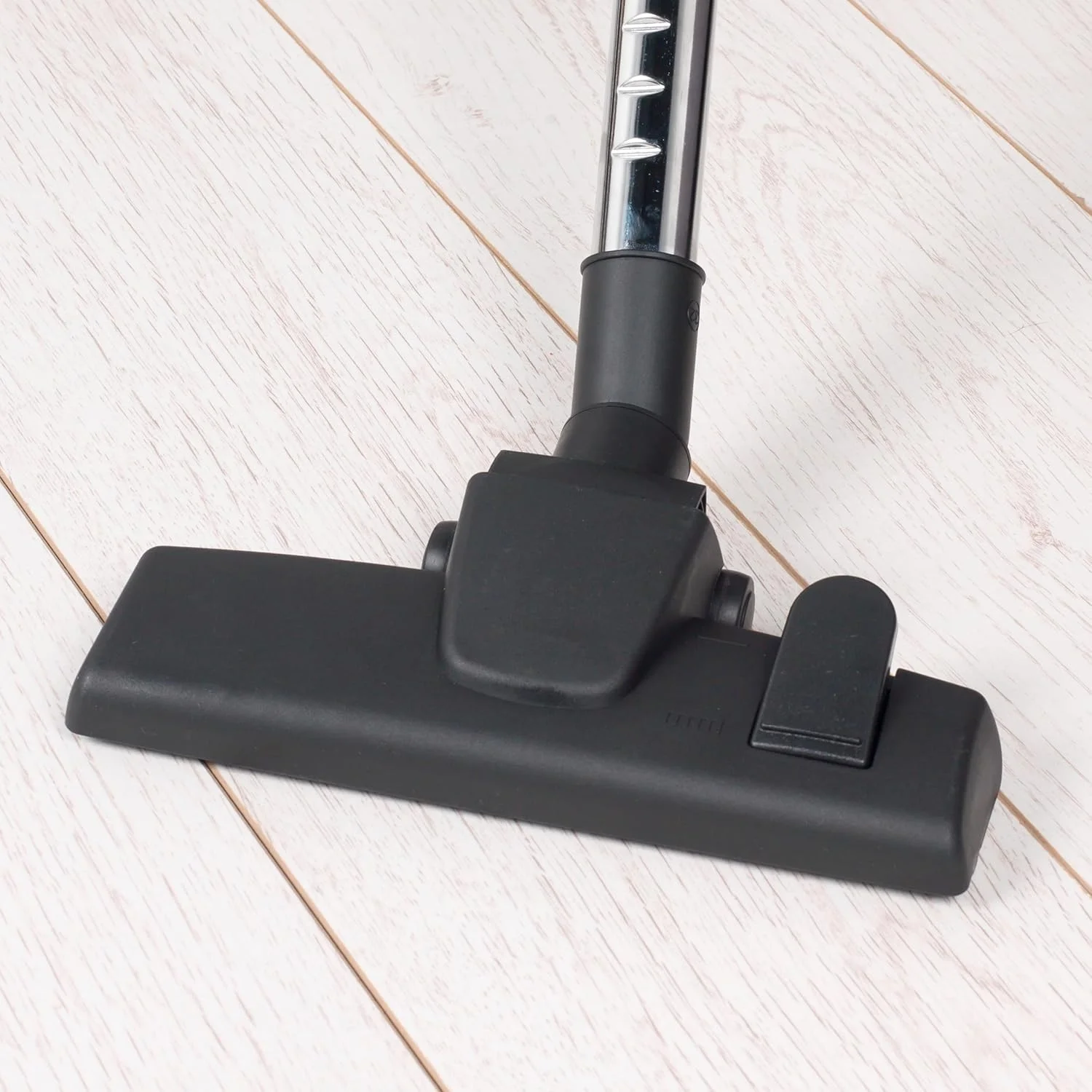 جاروبرقی سطلی سبک و جمع و جور بلدرای Bel0700 با توان 700 وات و ظرفیت 2 لیتر، قرمز