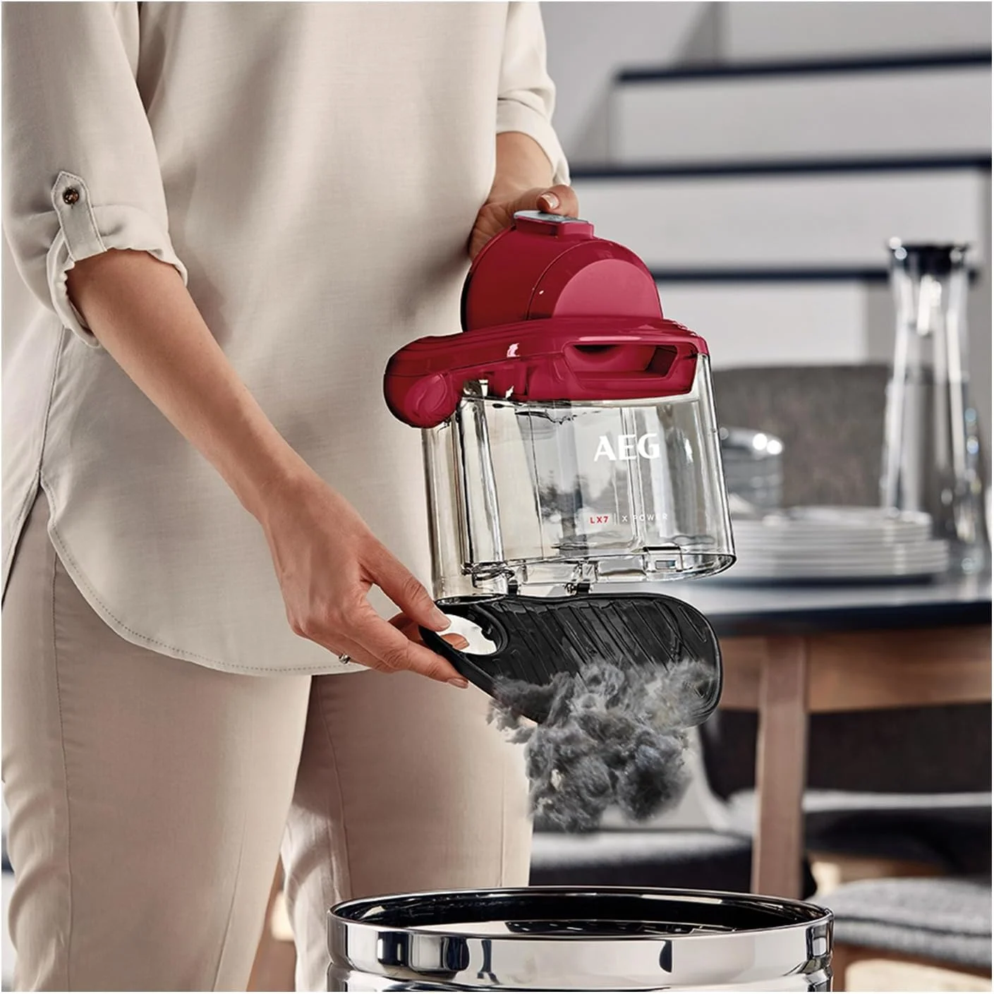 جاروبرقی سطلی آ ا گ، قرمز، چرخ دار، 3 اسب بخار، 1.4 لیتر، 7.6 کیلوگرم، 72 دسی بل، مناسب برای استفاده در محیط داخلی جاروبرقی سطلی آ ا گ، قرمز، چرخ دار، 3 اسب بخار، 1.4 لیتر، 7.6 کیلوگرم، 72 دسی بل، مناسب برای استفاده در محیط داخلی