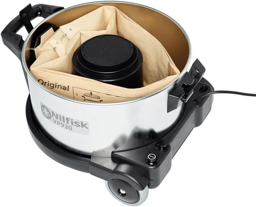 جاروبرقی تجاری نیلفیسک VP930 ECO HEPA، جاروبرقی صنعتی با فیلتر HEPA، کیسه فیلتر حجمی 15 لیتری، ظرفیت 400 وات، جریان هوا 26 لیتر در ثانیه، 107420627، مشکی/خاکستری جاروبرقی تجاری نیلفیسک VP930 ECO HEPA، جاروبرقی صنعتی با فیلتر HEPA، کیسه فیلتر حجمی 15 لیتری، ظرفیت 400 وات، جریان هوا 26 لیتر در ثانیه، 107420627، مشکی/خاکستری