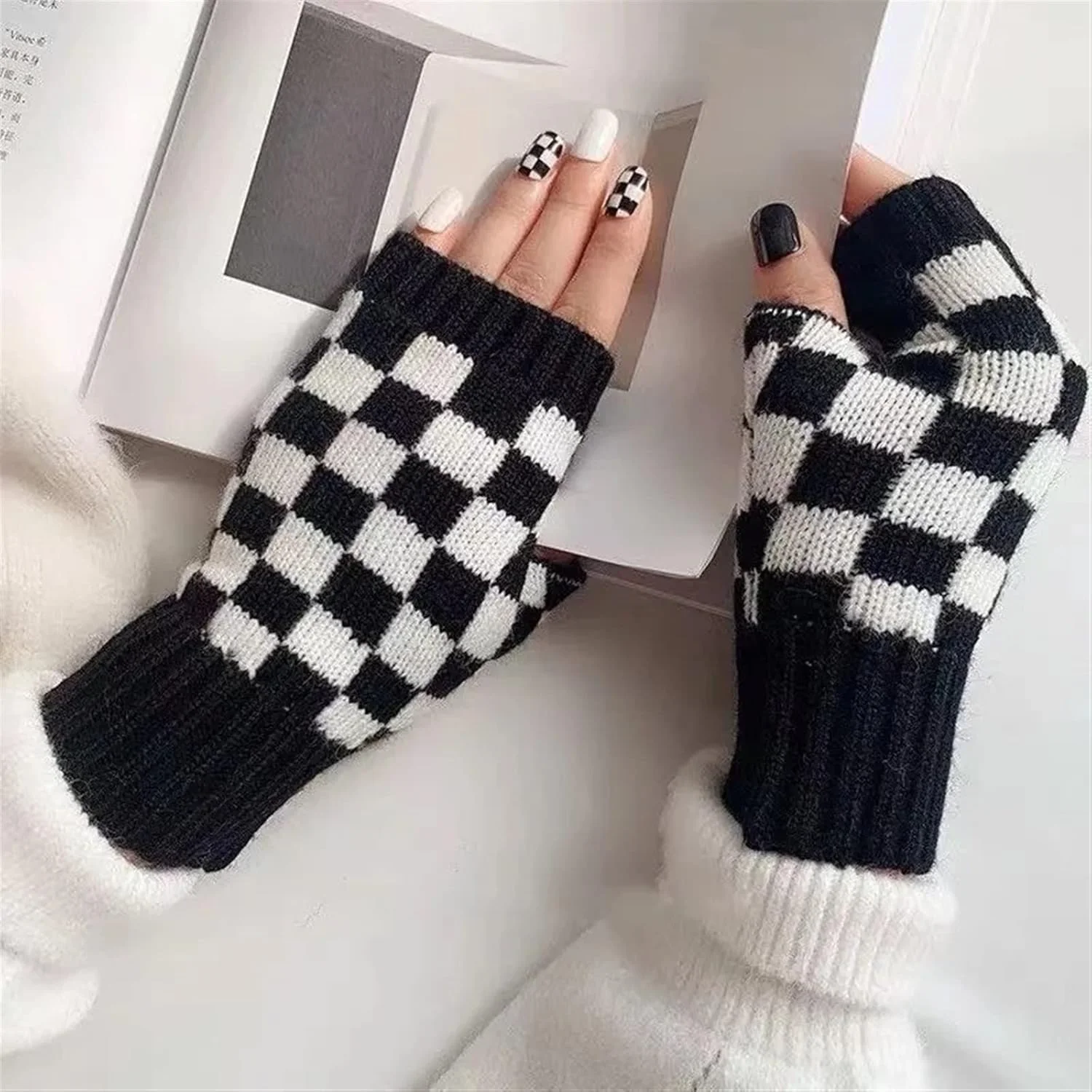 دستکش های بدون انگشت زمستانی YWLETO طرح شطرنجی توری مناسب دانشجویان و بانوان